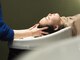 アル(aru)の写真/フルフラットのシャンプー台施術で腰や首への負担も少なくリラックスでき、頭皮から健康的な髪へと導く。
