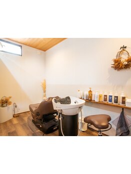 エイジング毛が気になる大人女性の髪の艶感、健康な頭皮の土台を作るお手伝い♪ワンランク上の美しさを。