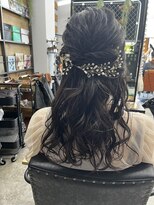 クロムス(clomus)&nbsp;自然な抜け感アレンジで上品な印象に＊