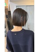 アゴ付近の切りっぱなしボブ