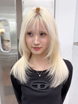 シオン(shion) 似合わせカットフェミニンロングホワイトブロンド_ba541441