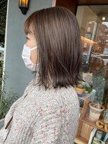 ヘア プロデュース キュオン(hair produce CUEON.) 切りっぱなしボブ×くすみベージュ×イヤリングカラー