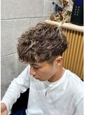 スペインカールスパイラルパーマ刈り上げショート
