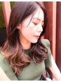 くびレイヤー小顔フェミニンミディアム