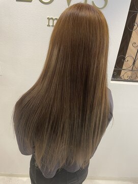 ラビスモア(Lovis moa) 外ハネボブ/ホワイトブロンド/ワイドバングブルーブラック