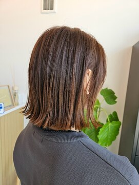 ウールバイレガーレ(uul by Legare/a) グレージュ切りっぱなしボブ前髪ありミニボブミルクティベージュ