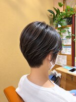 オッジ ヘアー ジャッロ(Oggi Hair giallo)&nbsp;「襟足スッキリ×表面レイヤーのショートボブ」 9月