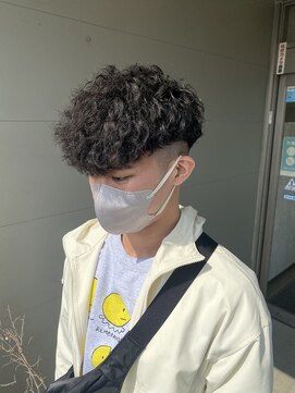 イースタイル 志都呂店(e-style com’s hair) 失敗しないエッジスペインカールフェード#恒吉
