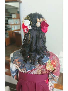 ヴィヴァーチェフィオーレ(Vivace fiore) 華やかハーフアップ