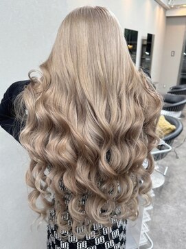 エミーバイモアムー(Emmie byMoremuu) 【ギャルの救世主】ミルクティーベージュ