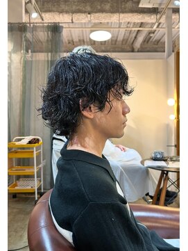 ビハインドザカーテン(BEHIND THE CURTAIN) 【外国人風癖毛パーマ】メンズウルフ