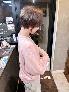 バース プレイス(BIRTH PLACE) グレージュカラー、ショート