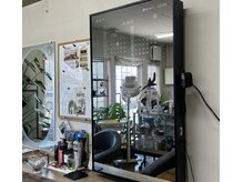 アキコ美容室の雰囲気(AI搭載のスマートデバイスミラー「エシラ」を導入しました)