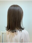マットなベージュで最旬スタイル