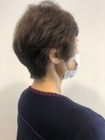 サヴォイ ヘア ドレッシング(SAVOY HAIR DRESSING) トップにボリュームを出したショートスタイル。