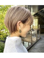 ミィ 表参道(mee.)&nbsp;ハイトーン　ベージュ　丸みショート