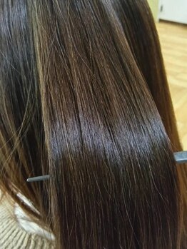 お一人おひとりに合った弱酸性を中心としたストレート剤で普段のスタイリングを楽にするサポートをします！