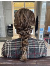 パーティー・結婚式のヘアセットは“ちょっとルーズにこなれ感”を♪パート２