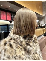 マドンナ ヘアー(madonna hair.) ハニーベージュ×切りっぱなしボブ