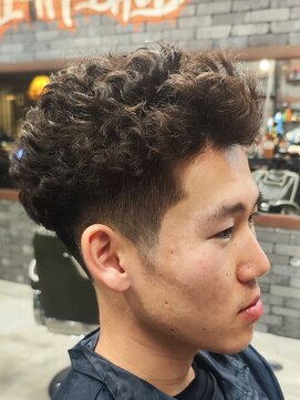 スリーセント 栄(3/cent) 仏陀パーマ/ブッダパーマ/フェードカット