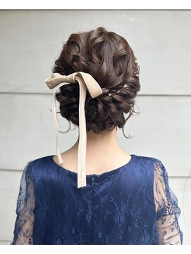 タリーゼ(TALISE) ねじり編み込みまとめヘア