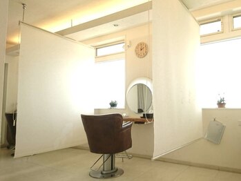 プラネットヘアー(planet hair)の写真/海が一望できる空間で、髪も心も癒される♪髪に優しいエアウエーブや植物ヘナカラーなどのメニューあり◎