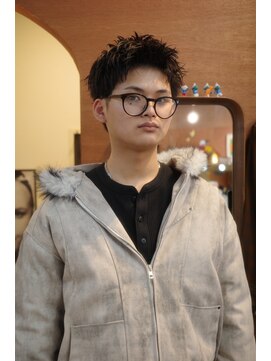 エディ(Edy) スパイキーショート刈り上げ外国人風ニュアンスパーマ眉毛カット