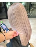 ベージュ　レイヤーカット　ブロンド