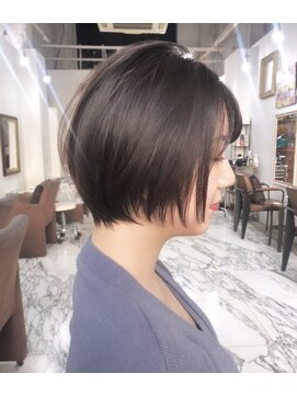 ナイン 麻布十番(NINE) 丸みショートボブで大人可愛い♪