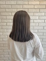 フルミー(fulme.)&nbsp;たっぷりのハイライトで透明感アップ！大人っぽ寒色系カラー♪