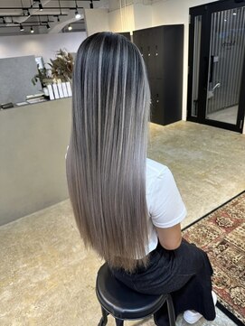 メリー オオサカ(Merly Osaka) ストレートが似合う！ロングバレイヤージュ_contrast ash_