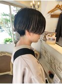 襟足刈り上げマッシュショート黒髪ハイライトストレート仕上げ