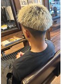 金髪フェード　ツイストスパイラル
