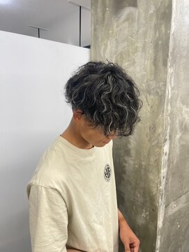 メンズサロン キング 梅田店(Men’s salon K!ng) 波巻きツイストスパイラルパーマ/フェザーパーマ/眉毛/メンズ