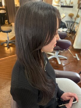 美容室 メザミー MESAMIES センターパート大人かわいい黒髪艶カラー20代30代40代50代