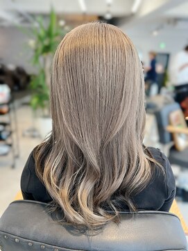 リアンバイアリュール(Lian by Allure) Lian by Allure 小田桐潤 ホワイトミルクティーカラー