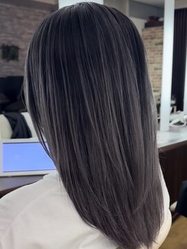 ゼウス(Zeus.) 海外ヘアーハッシュカットレイヤーカット