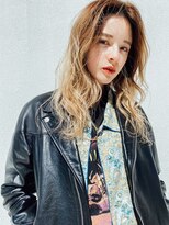 サーリー(SURLY)&nbsp;ハイライト顔まわりカットレイヤーカットブリーチイルミナカラー