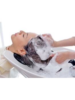 美髪は健やかな頭皮から。大人女性からも愛されるヘッドスパで、美と癒しの時間を[ヘッドスパ/東石川]