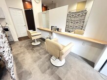 アトリエリズ 小手指(atelier RISS)の雰囲気(白を基調とした落ち着いた店内でぜひ癒されてください!)