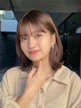 ガーデンヨコハマ(GARDEN YOKOHAMA) ミディアムレイヤーカットミニウルフ外ハネオリーブベージュ