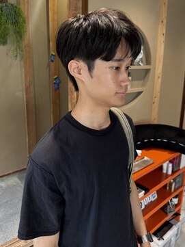 サムウェア(SOMEWHERE) ナチュラルな雰囲気のあるメンズショート