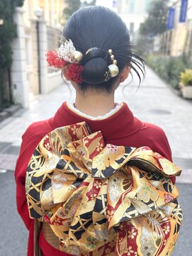 ピークアブー 銀座中央通り(PEEK-A-BOO) 成人式アップスタイルヘアセットカチモリお団子アレンジ