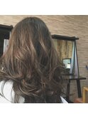 コテ巻きスタイル。
