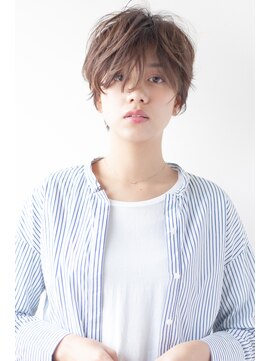 ルアン(Luann) 無造作＊前下がりショート