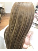 艶感重視のスモーキーベージュ