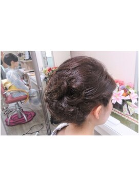 きものサロン すずめ屋 襟足3ｃｍからの夜会風アレンジ