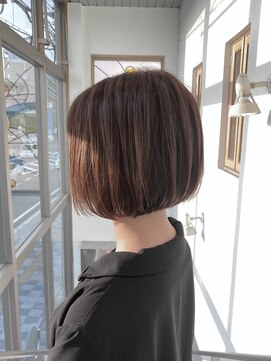 トップヘアー 中庄店(TOP HAIR fuapua) 切りっぱなし前下がりボブ『Nao』