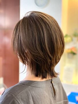 クオリス 上福岡店(QUALIS) 外ハネ/レイヤーカット/前上がり/耳掛け/くびれ/30代40代/小顔