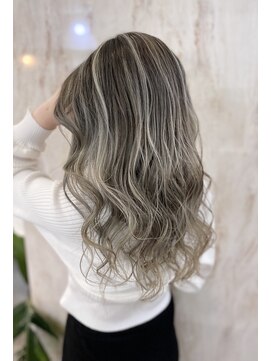 ラビス 浦和(Lovis) 魅力倍増カール/セミディ/シアーカラー/ダークアッシュ/姫カット